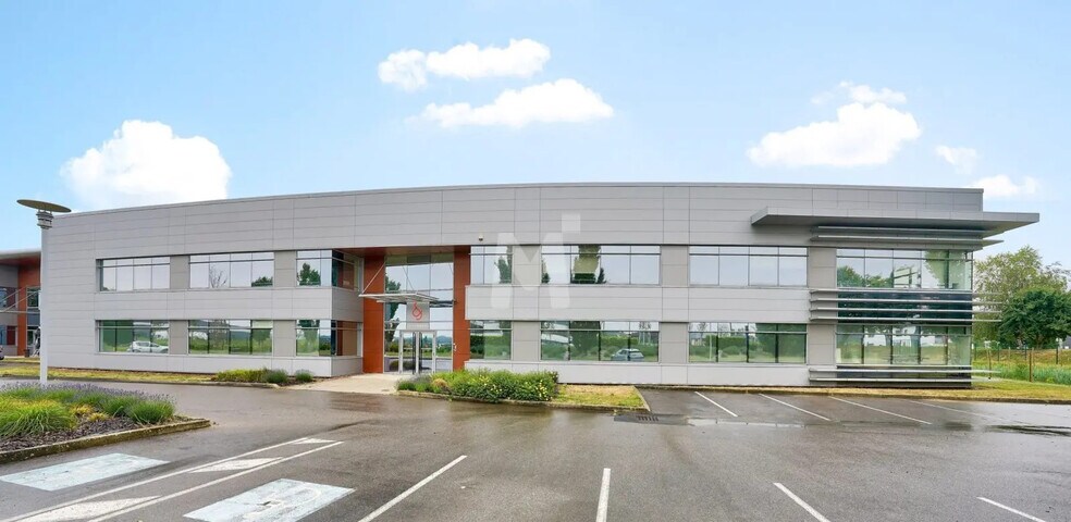 Flex in Lieusaint for lease - Building Photo - Image 2 of 11