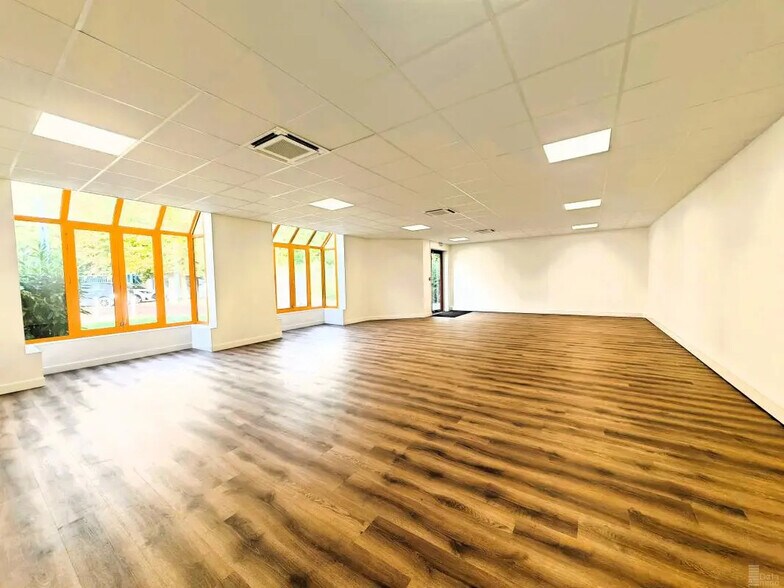 Industrial in Croissy-Beaubourg for lease - Building Photo - Image 3 of 8