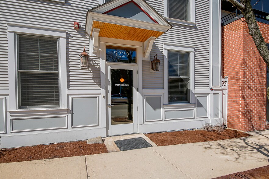 5222 Main St, Downers Grove, IL à louer - Photo du bâtiment - Image 3 de 33