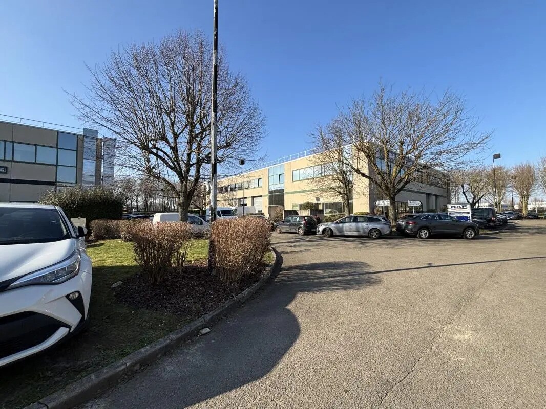 Industrial in Villepinte for lease Building Photo- Image 1 of 15