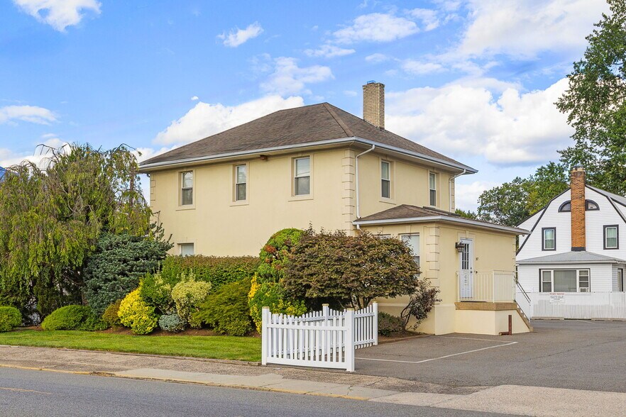 197 S Washington Ave, Bergenfield, NJ à vendre - Photo du bâtiment - Image 3 de 37