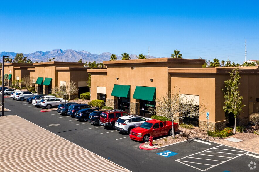 7229 W Sahara Ave, Las Vegas, NV à vendre - Photo du bâtiment - Image 3 de 14