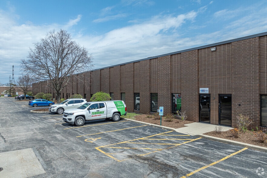 1001-1043 N Lombard Rd, Lombard, IL for lease - Building Photo - Image 1 of 5