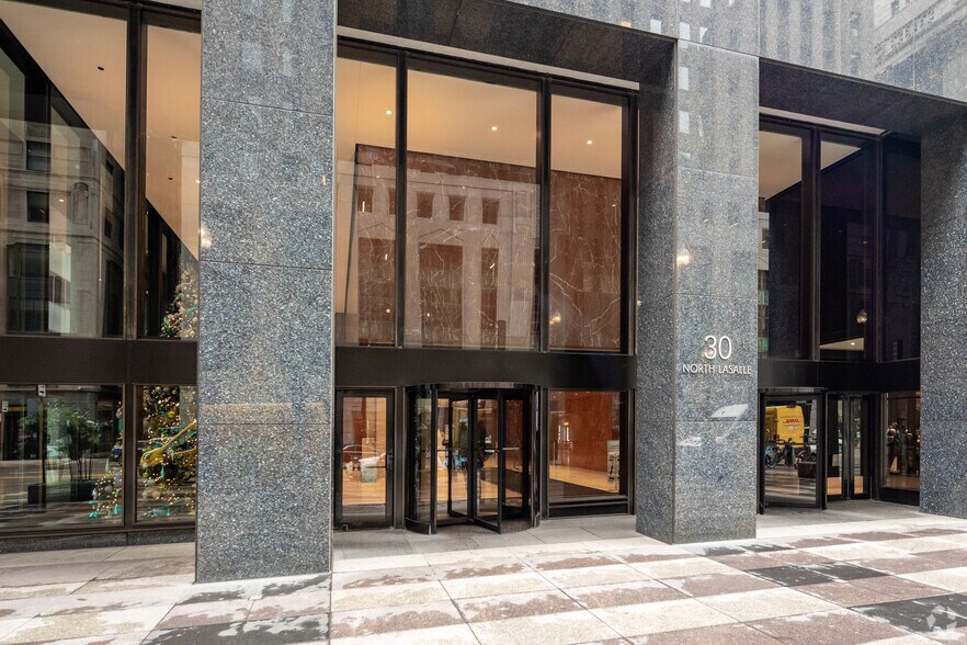 30 N LaSalle St, Chicago, IL for lease - Building Photo - Image 3 of 15
