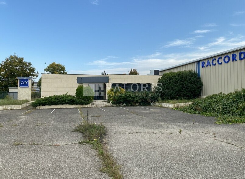 Local d'activités dans Saint-Quentin-Fallavier à vendre - Photo du bâtiment - Image 1 de 12