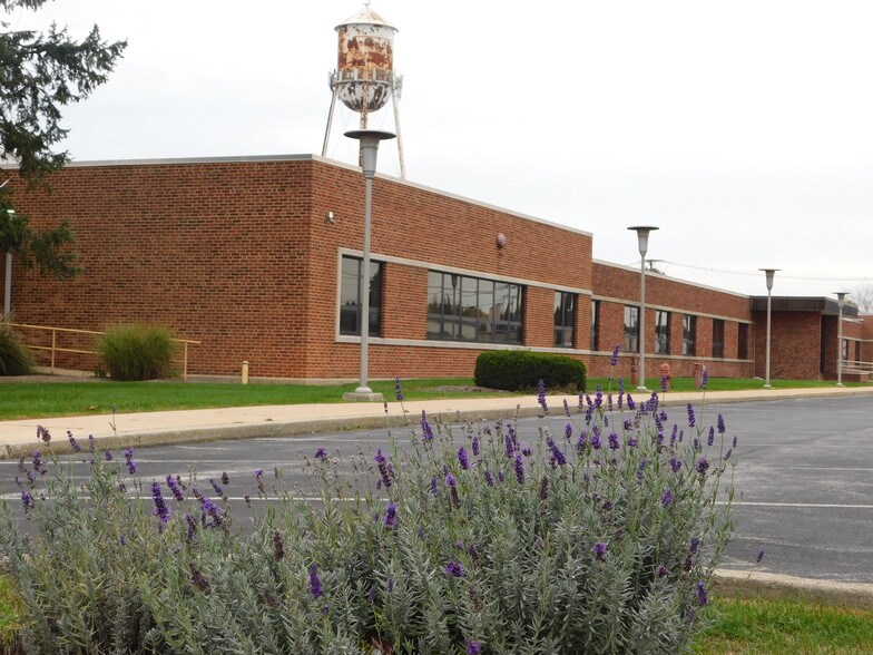 1128 Roosevelt Ave, York, PA for lease - Primary Photo - Image 1 of 8