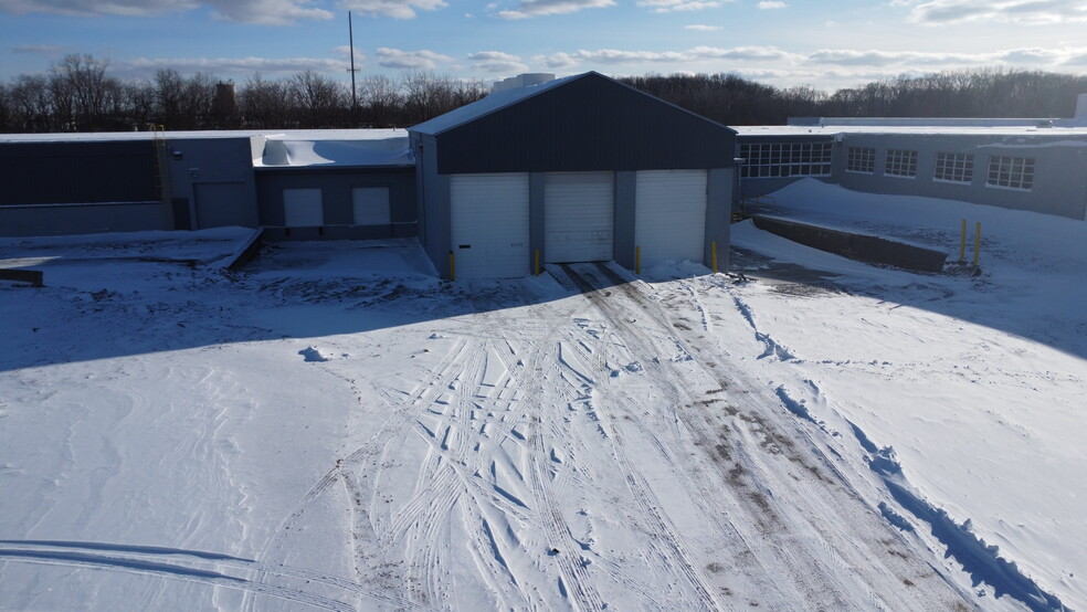 7130 Krick Rd, Walton Hills, OH à louer - Photo du bâtiment - Image 3 de 10