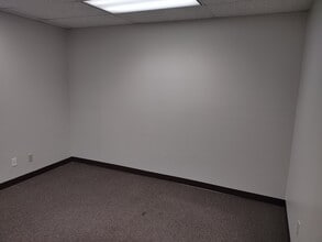 801 W Bay Dr, Largo, FL à louer Photo intérieure- Image 2 de 12