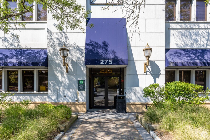 275-277 Forest Ave, Paramus, NJ à vendre - Photo du bâtiment - Image 3 de 12