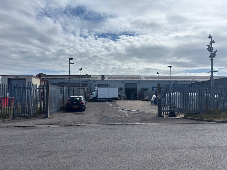 25 Unit, Caddington for lease - Building Photo - Image 3 of 8
