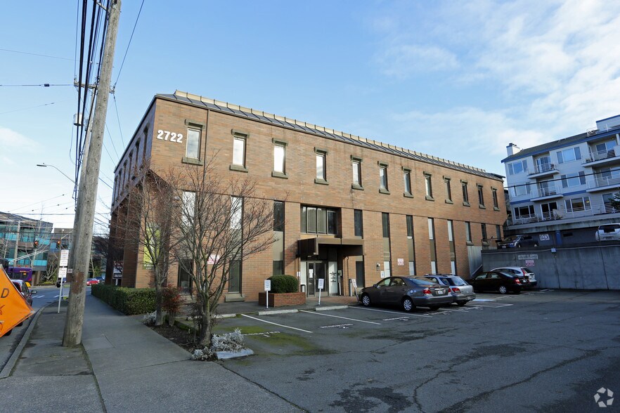 2722 Eastlake Ave E, Seattle, WA à louer - Photo du bâtiment - Image 3 de 9