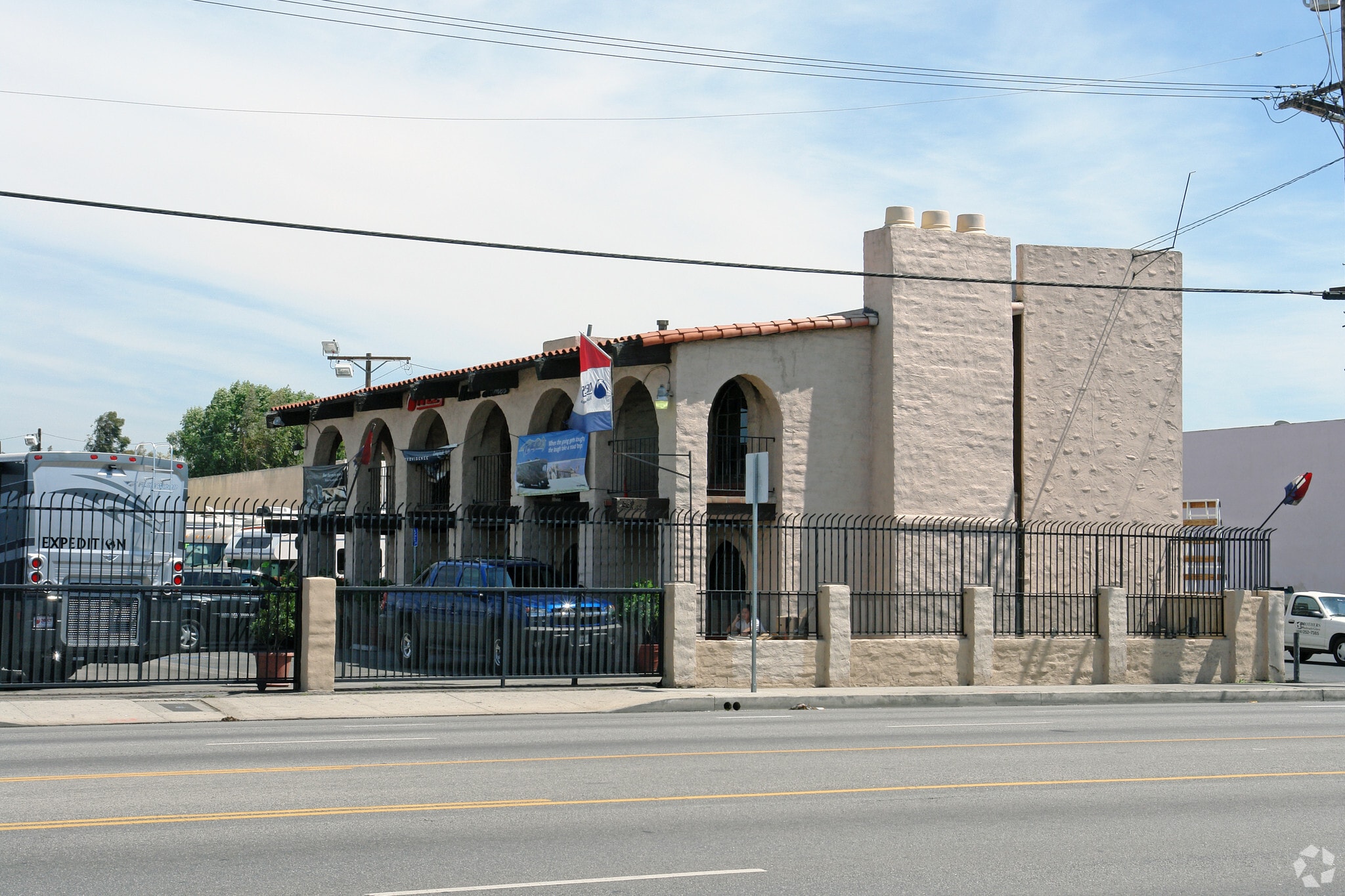 8618 Sepulveda Blvd, North Hills, CA for lease Primary Photo- Image 1 of 5