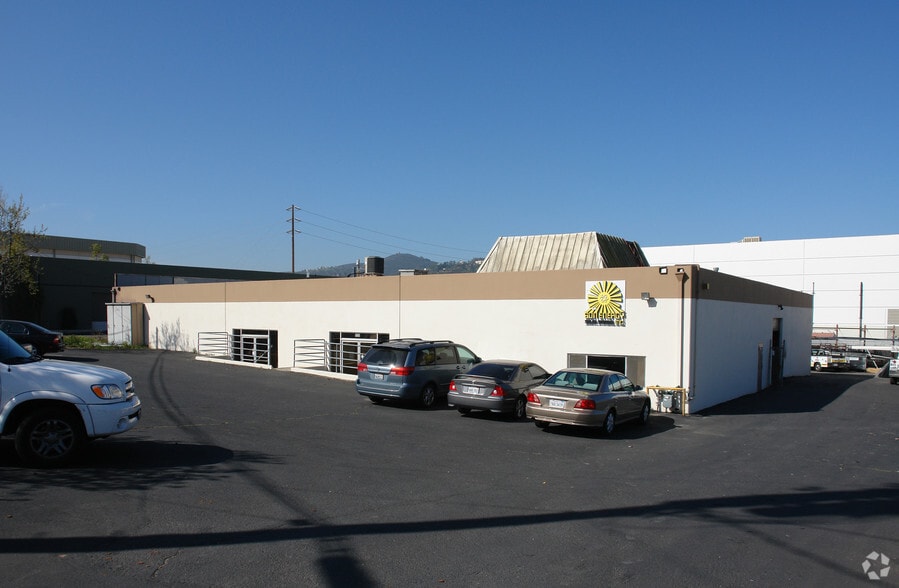 525 Opper St, Escondido, CA for lease - Primary Photo - Image 1 of 5