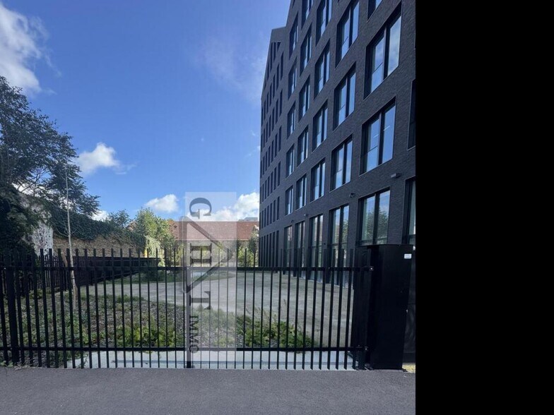 Commerce de détail dans Ivry-sur-Seine à louer - Photo du bâtiment - Image 3 de 3