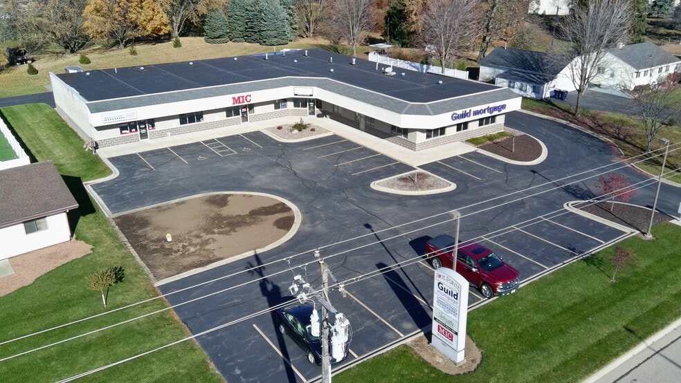 4407 Milton Ave, Janesville, WI à vendre - Photo du bâtiment - Image 3 de 15