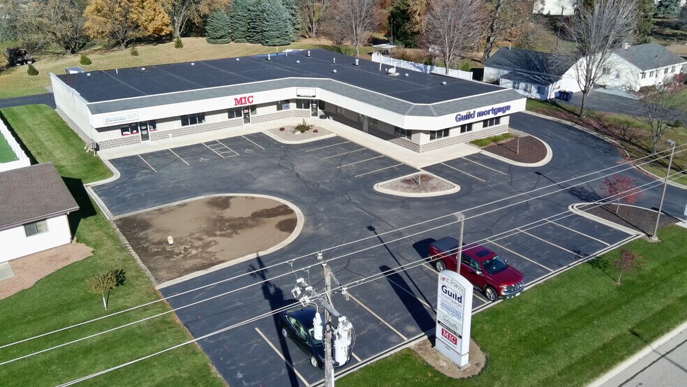 4407 Milton Ave, Janesville, WI à vendre - Photo du bâtiment - Image 2 de 15