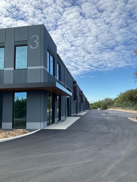 4949 N Loop 1604 W, San Antonio, TX à louer - Photo du bâtiment - Image 2 de 11