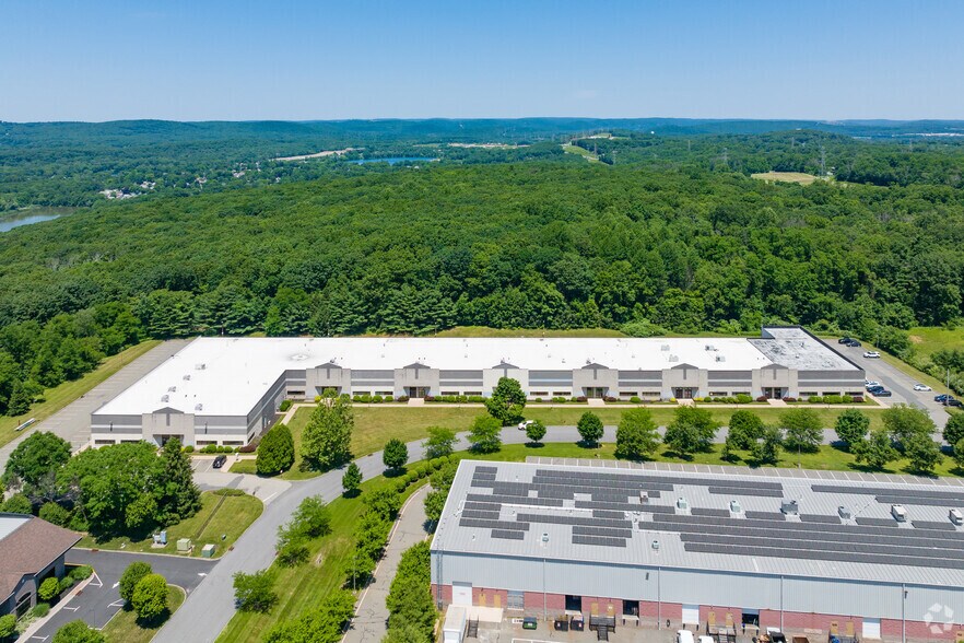 4 Middlebury Blvd, Randolph, NJ à louer - Photo du bâtiment - Image 3 de 7