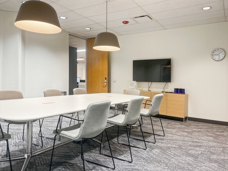 6815 8th St NE, Calgary, AB à louer - Photo intérieure - Image 3 de 25