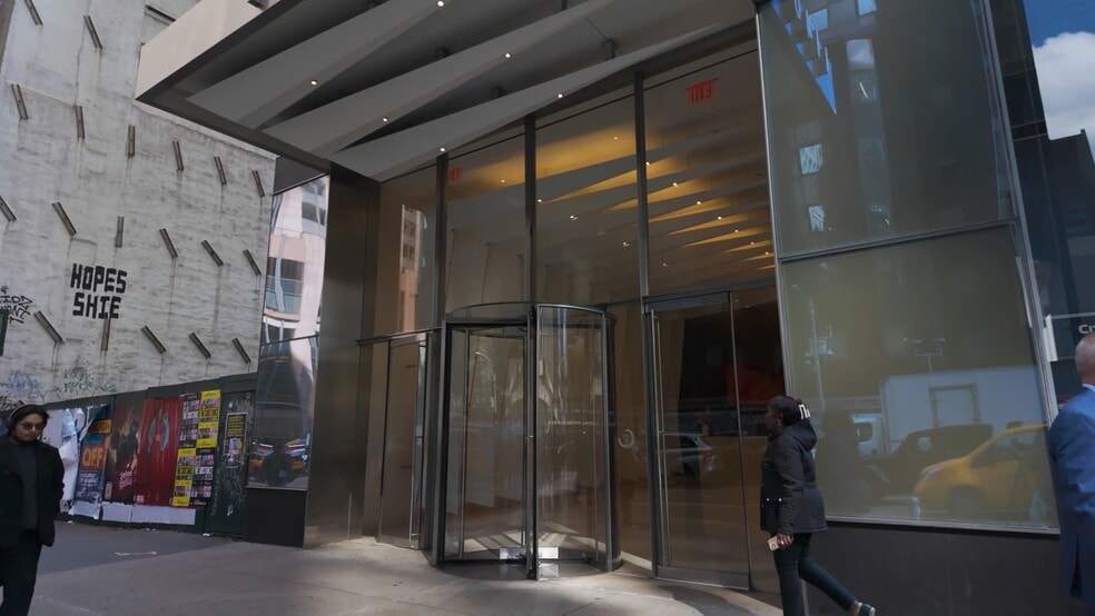 1140 Avenue of the Americas, New York, NY à louer - Vidéo sur l’inscription commerciale - Image 2 de 23