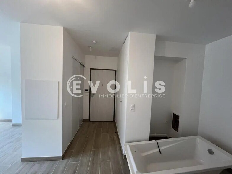 Office in Saint-Maur-des-Fossés for lease - Interior Photo - Image 2 of 8