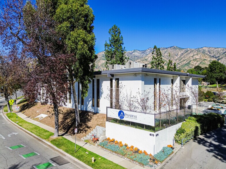 670 N Rosemead Blvd, Pasadena, CA à vendre - Photo du bâtiment - Image 2 de 8