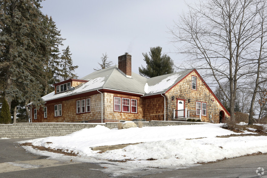 15 W Elm St, Sanford, ME à vendre - Photo principale - Image 1 de 1