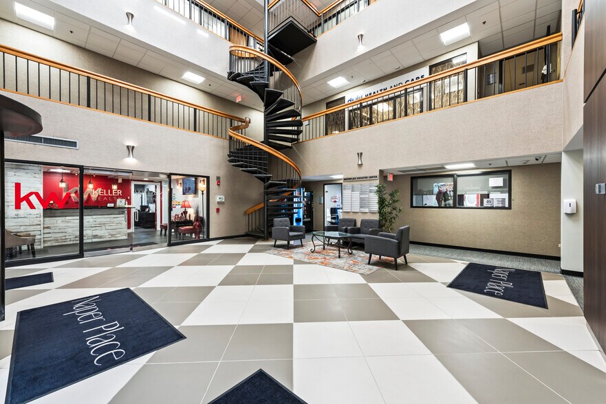 608 S Washington St, Naperville, IL à louer - Photo du bâtiment - Image 2 de 7