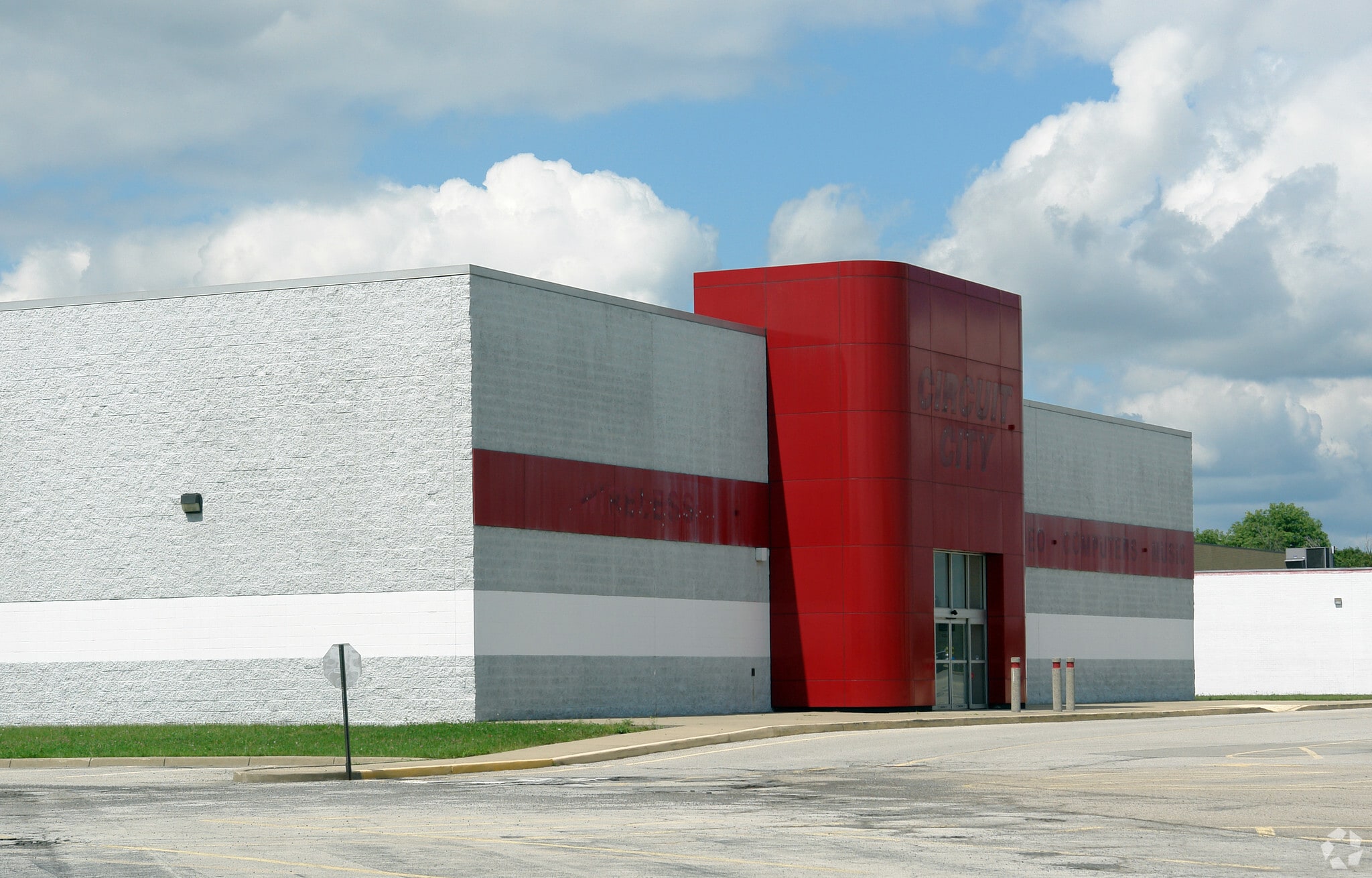 750 Beaver Valley Mall, Monaca, PA for lease Primary Photo- Image 1 of 14