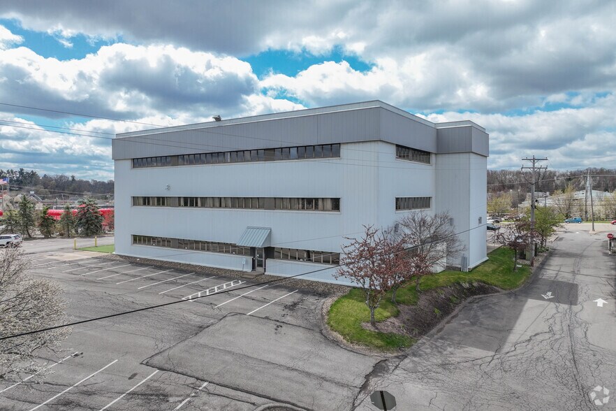 12300 PERRY Hwy, Wexford, PA à vendre - Photo du bâtiment - Image 3 de 21