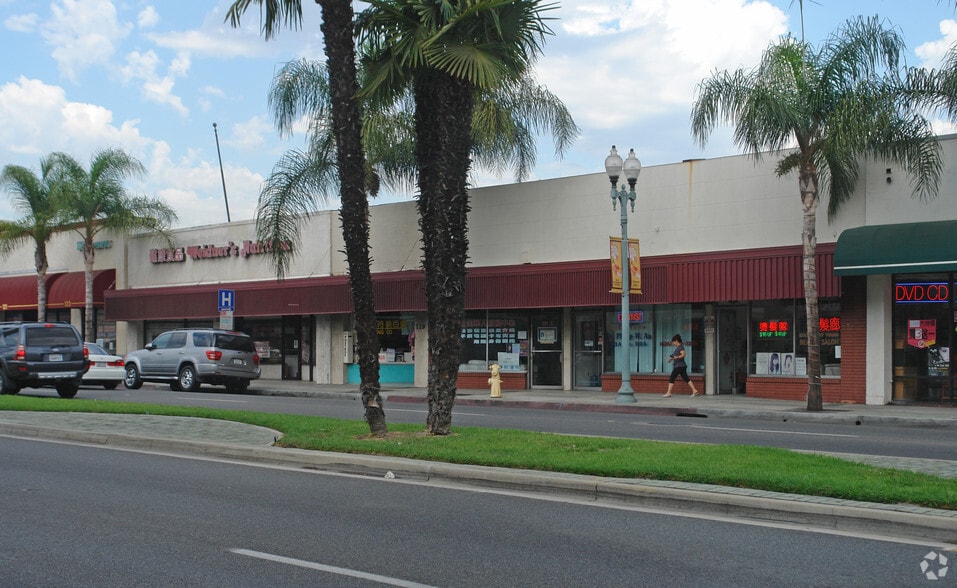 127 E Garvey Ave, Monterey Park, CA for lease - Building Photo - Image 1 of 1