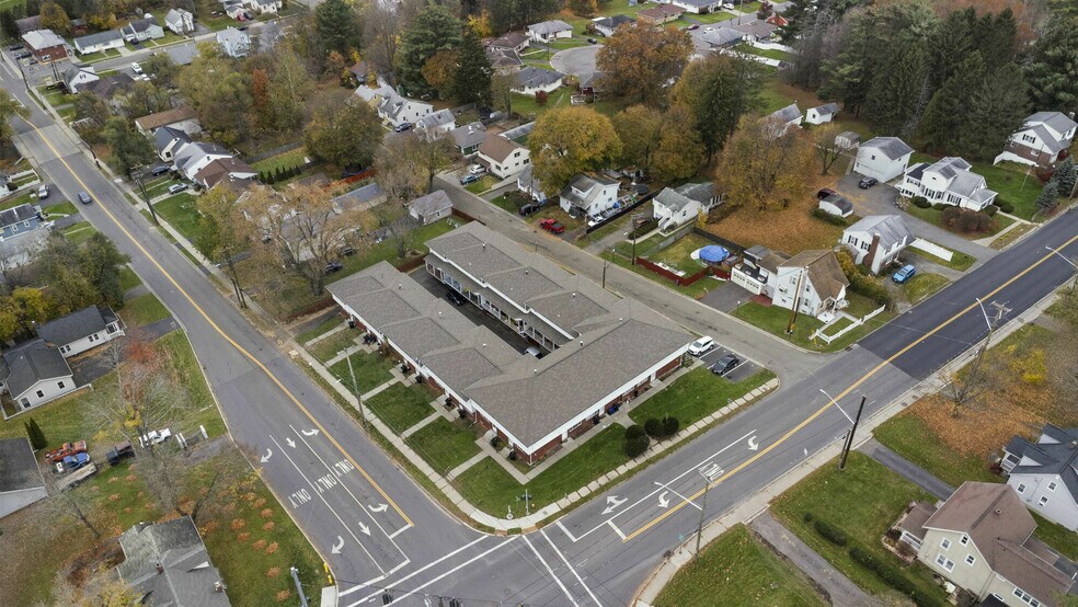 101 Hooper Rd, Endicott, NY à vendre - Photo principale - Image 2 de 81