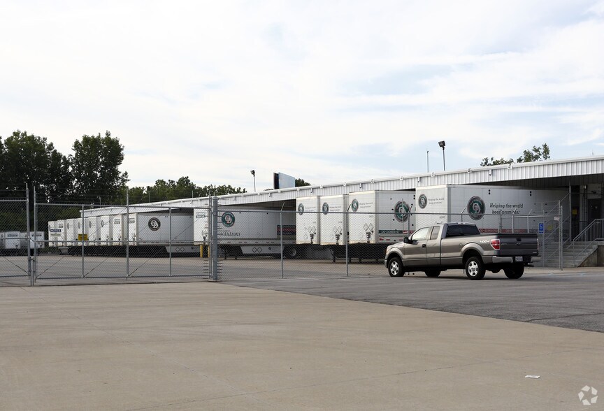 5902 Stickney Ave, Toledo, OH à vendre - Photo du bâtiment - Image 2 de 4