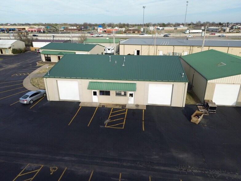 Owasso Business Park portefeuille de 6 propriétés à vendre sur LoopNet.ca - Photo du bâtiment - Image 3 de 12