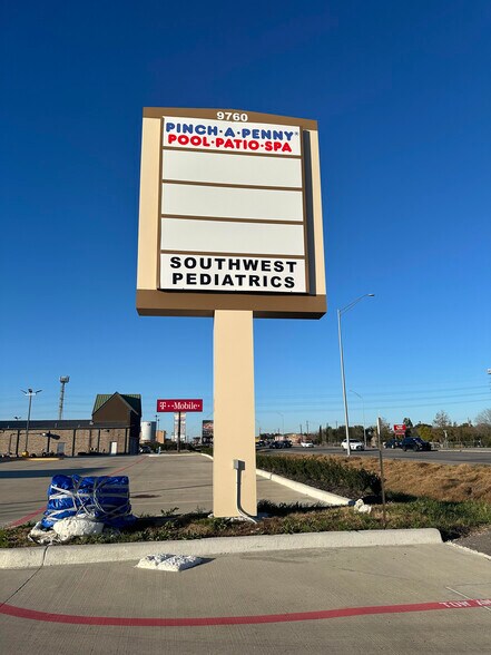 9760 Highway 6 S, Sugar Land, TX à louer - Photo du bâtiment - Image 2 de 6