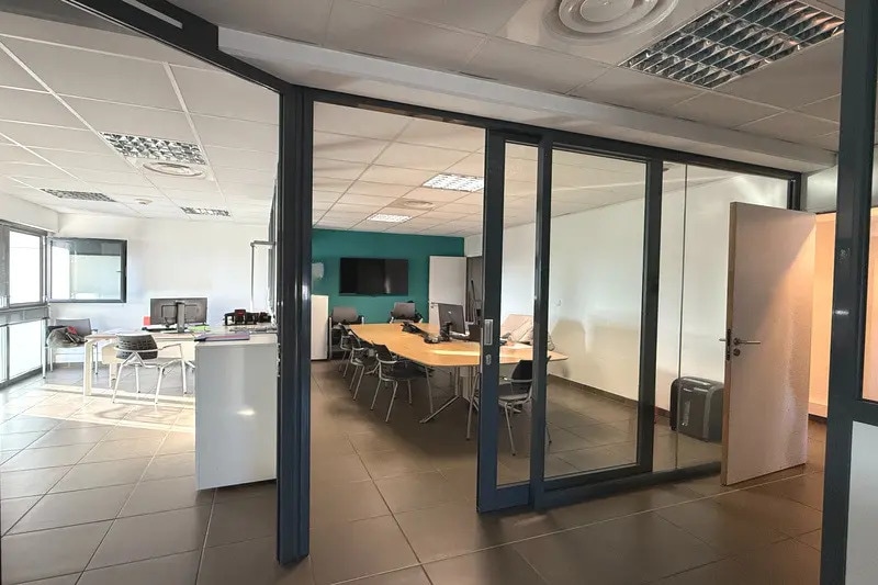 Office in Pérols for lease - Interior Photo - Image 2 of 7