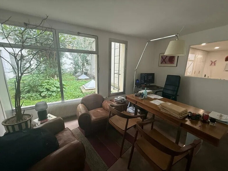 Retail in Paris for sale - Interior Photo - Image 2 of 10