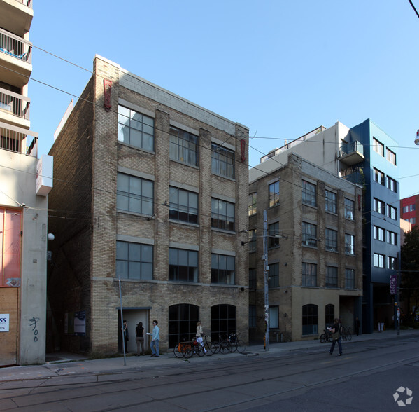 35 McCaul St, Toronto, ON for lease - Building Photo - Image 2 of 4