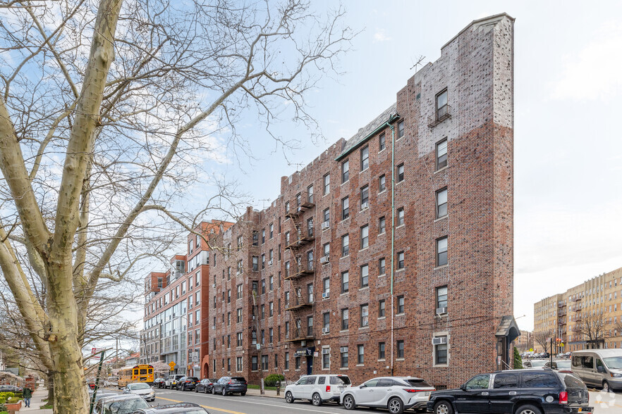 2424 Kings Hwy, Brooklyn, NY for lease - Building Photo - Image 1 of 20