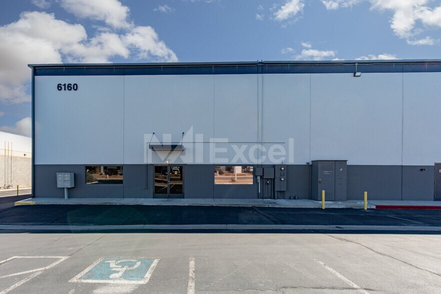 6160 Stevenson Way, Las Vegas, NV à louer - Photo du bâtiment - Image 2 de 15