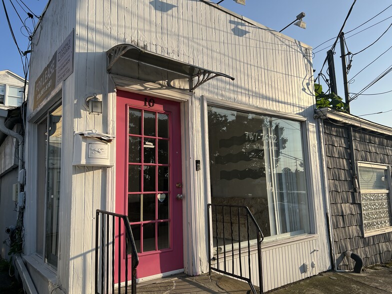 10 Willowdale Ave, Port Washington, NY for lease - Building Photo - Image 3 of 9