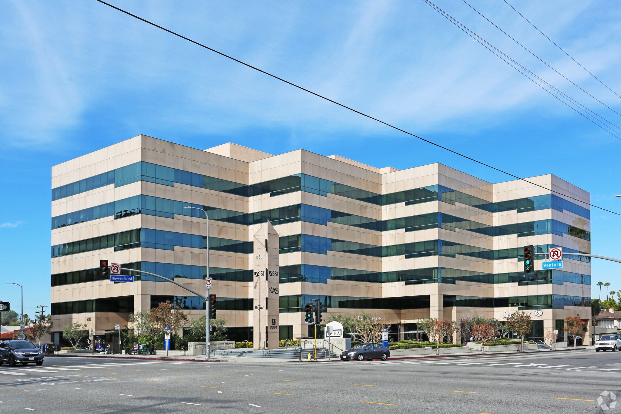 16501 Ventura Blvd, Encino, CA à louer Photo du bâtiment- Image 1 de 16