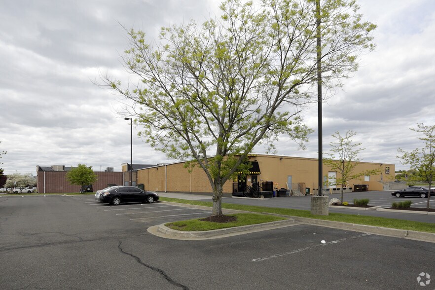 20-30 Backus Ave, Danbury, CT à louer - Photo du bâtiment - Image 2 de 2