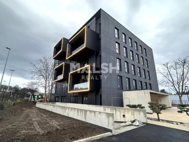 Office in Saint-Étienne for lease - Building Photo - Image 3 of 14