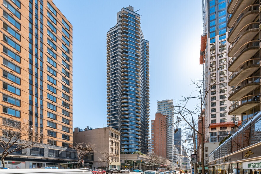 1029 3rd Ave, New York, NY for lease - Building Photo - Image 2 of 4