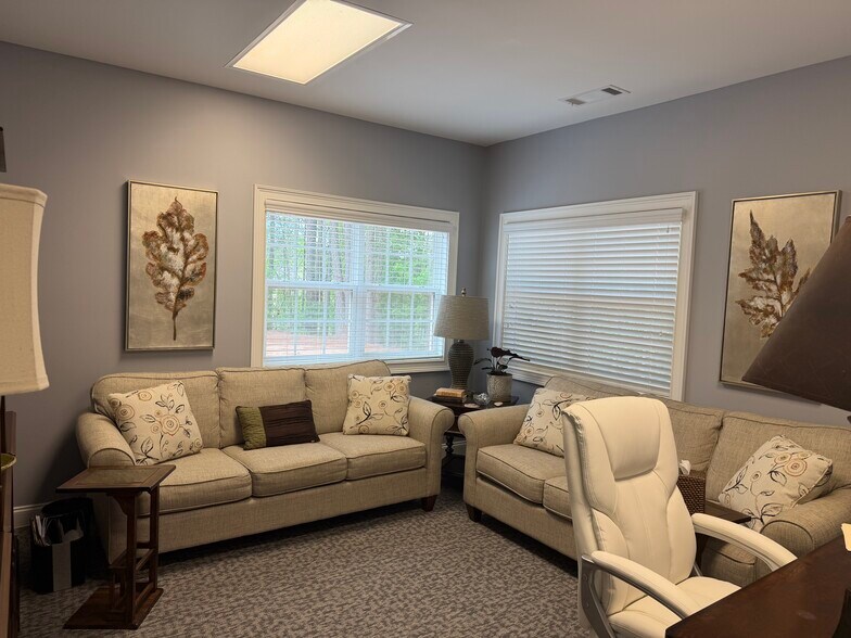 3237 S Cherokee Ln, Woodstock, GA à vendre - Photo du bâtiment - Image 1 de 7