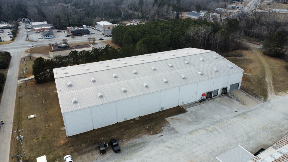 111 Commerce Cir E, Greenwood, SC à louer - Photo du bâtiment - Image 2 de 5