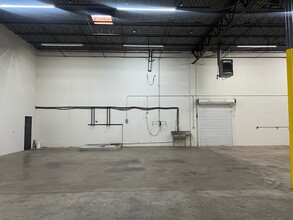 3225-3227 Garden Brook Dr, Farmers Branch, TX for lease Interior Photo- Image 1 of 5