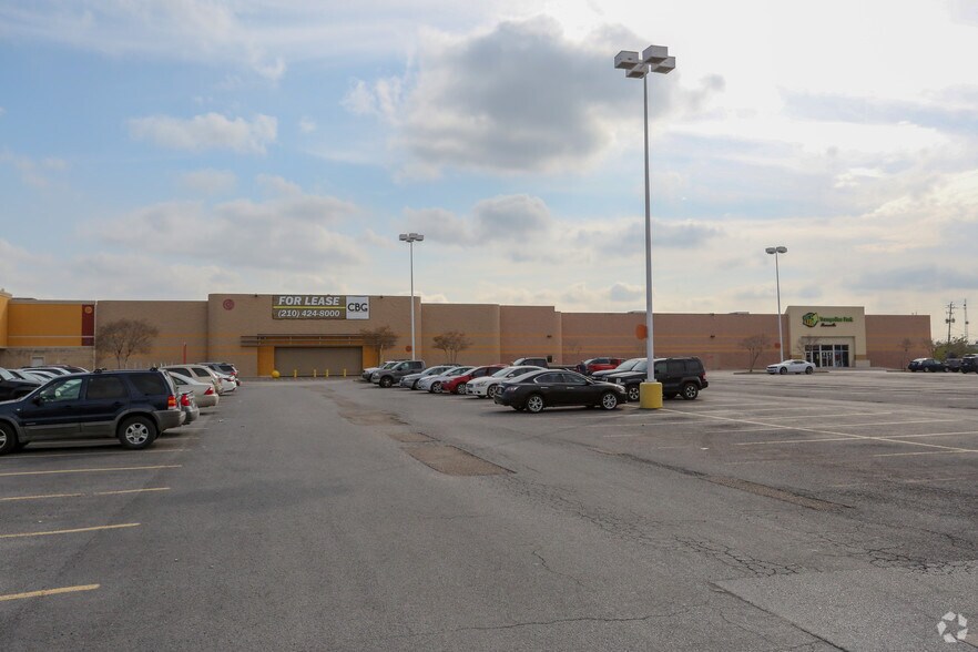 2940 Boca Chica Blvd, Brownsville, TX for lease - Primary Photo - Image 2 of 8