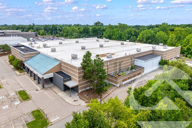 More details for 495 Summit Dr, Waterford, MI - Retail for Lease